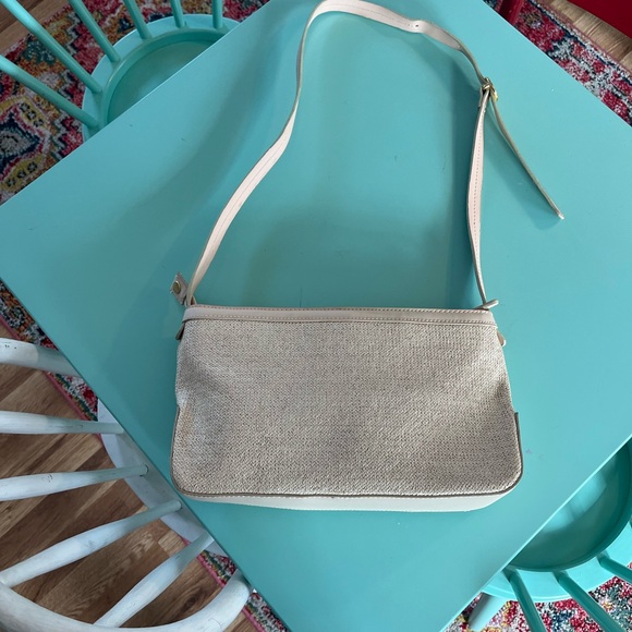 Etienne Aigner Vintage GUC light tan with a tight woven straw. - Picture 2 of 7